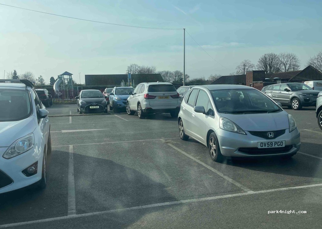 (KT12 4QW) Hersham - 195 Molesey Road — foto 2