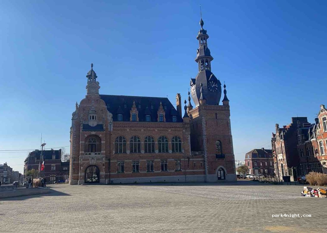 (59560) Comines - 11 Grand Place — foto