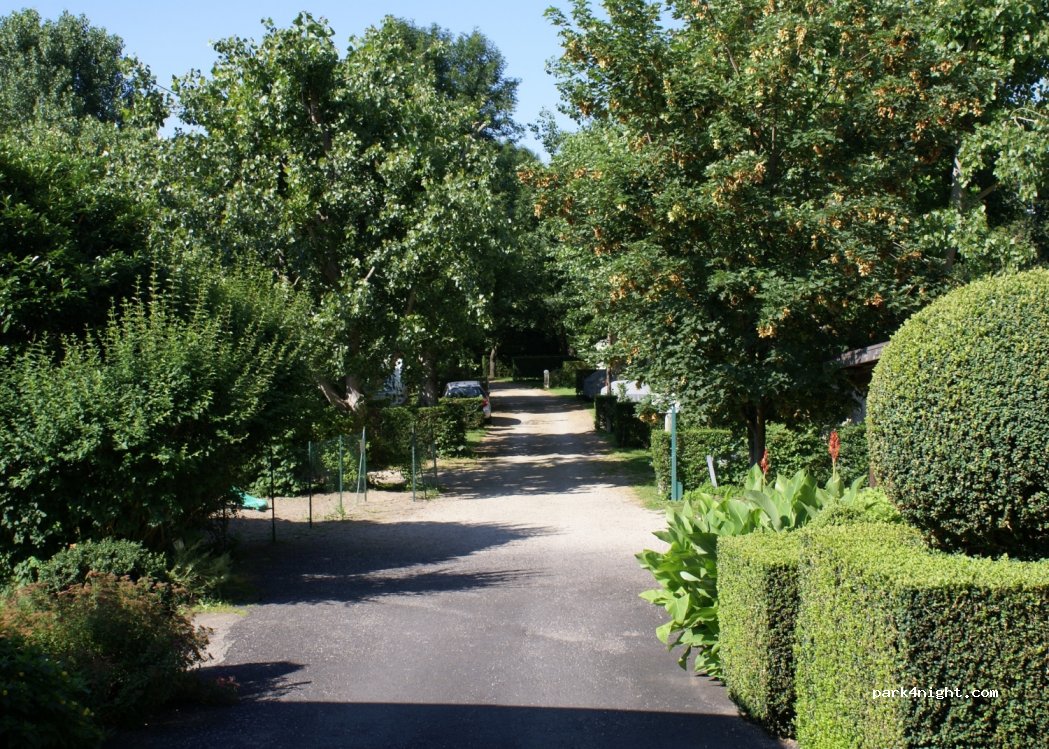 Camping des Grottes — foto