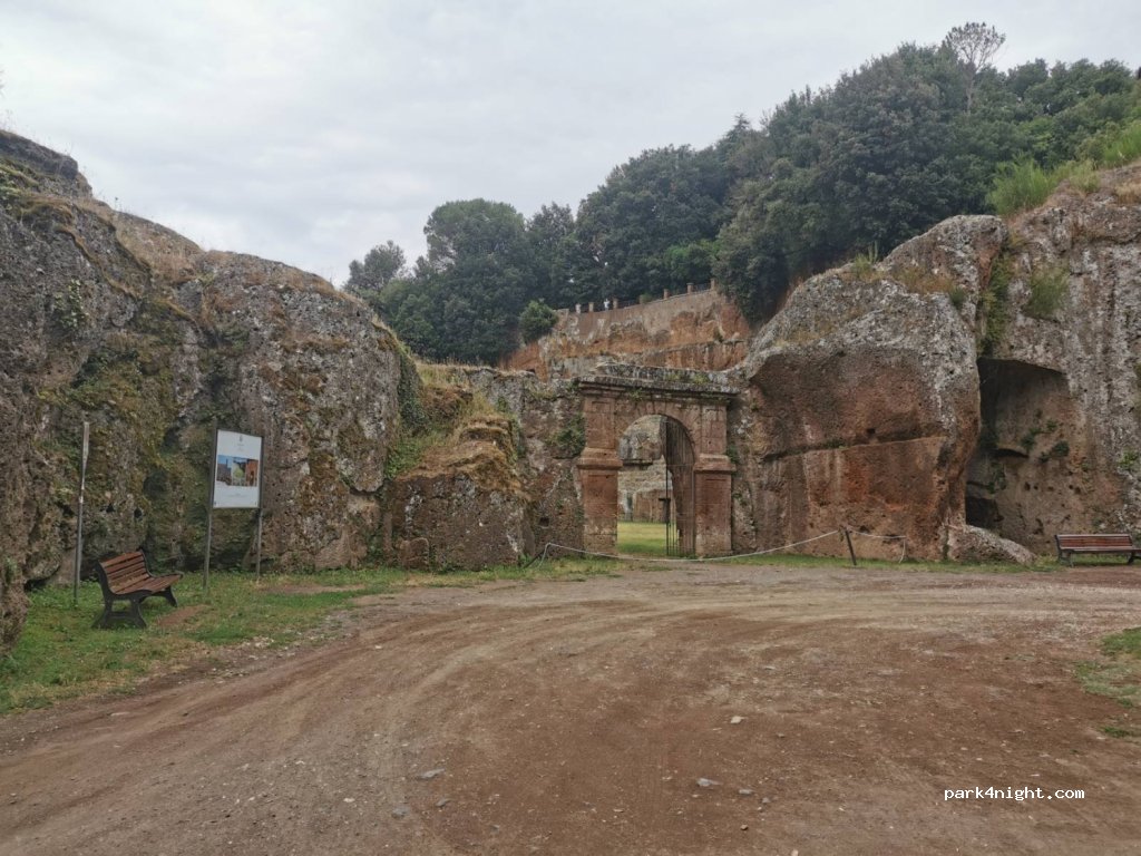 (01015) Sutri - 15 Strada Regionale 2 — foto