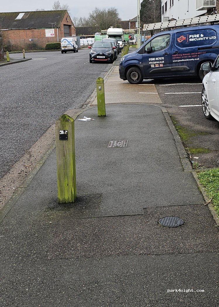 (TN23 6NF) Ashford - 12 Ellingham Way — foto
