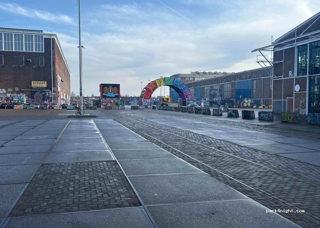(1033 WB) Amsterdam - 17 NDSM-Plein — foto