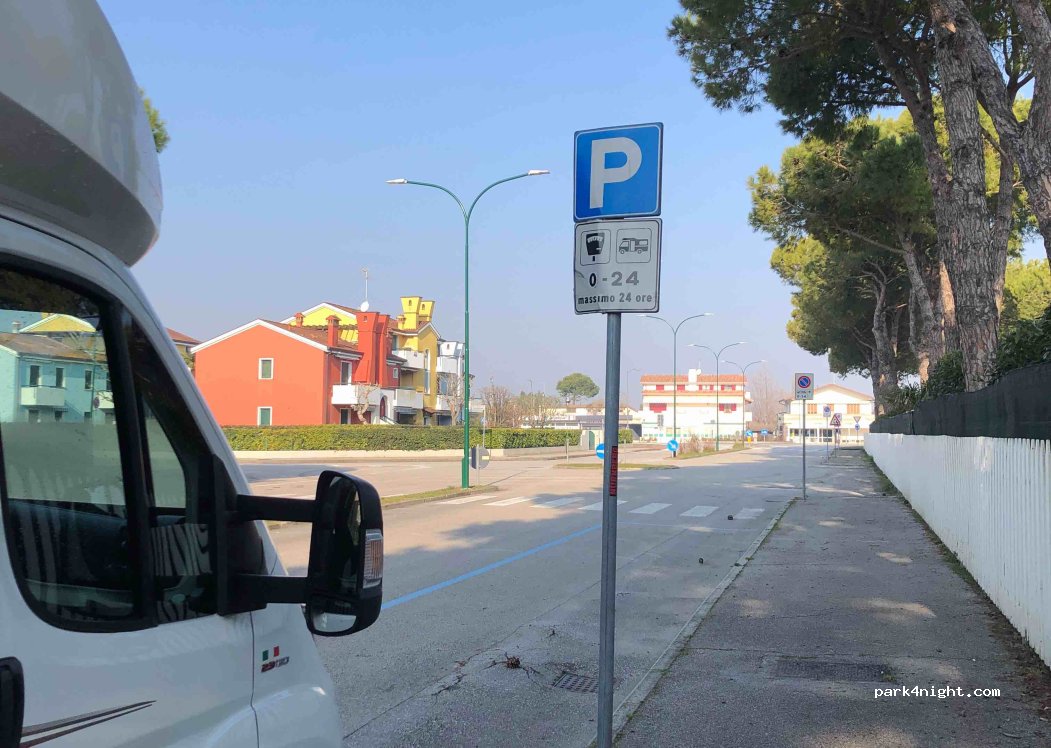 (30013) Lido di Jesolo - 95 Via Jonio — foto