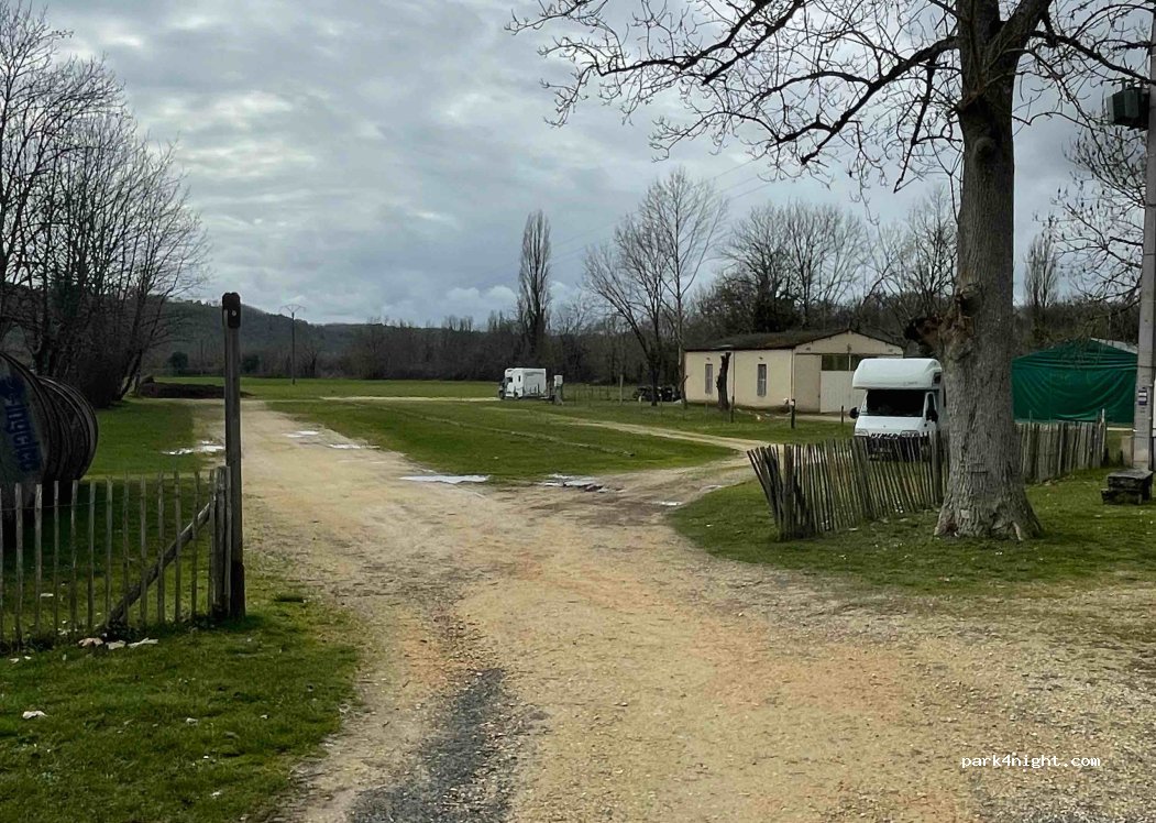 (24260) Campagne - 111 Allée du Port — foto