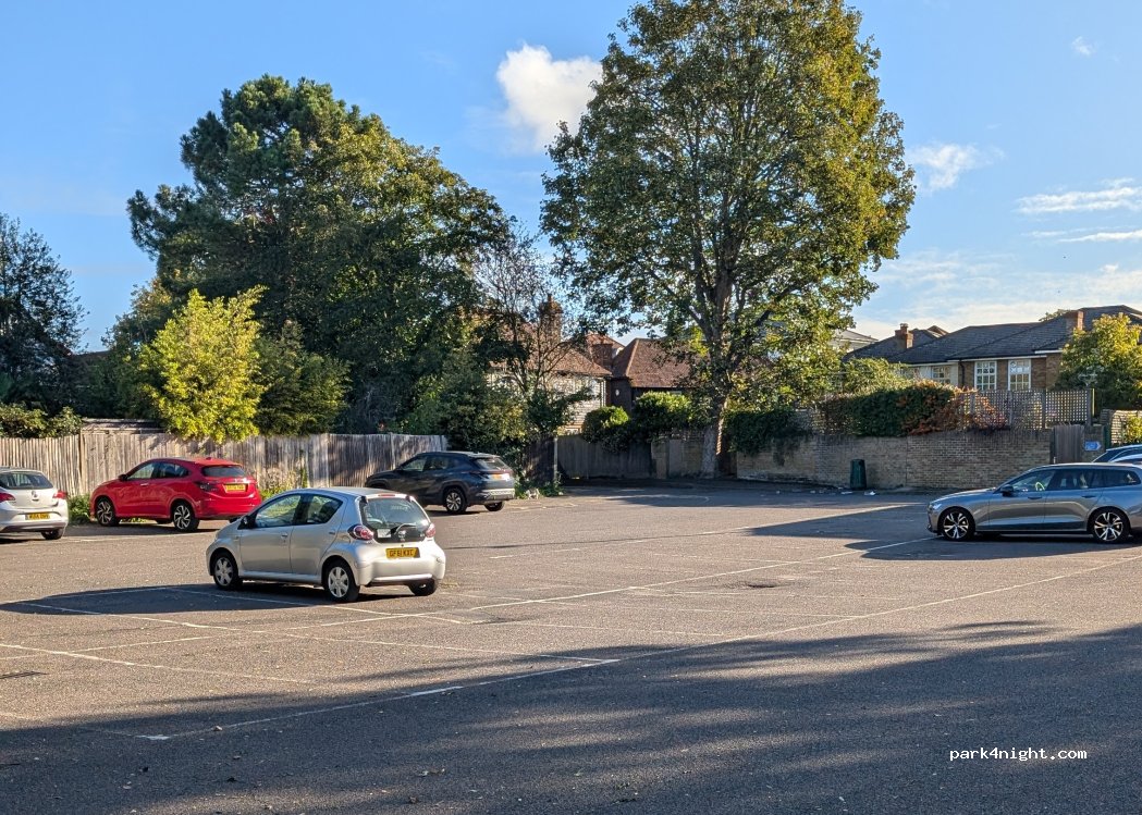 (KT7 0NH) Thames Ditton - 3 Ashley Road — foto 5