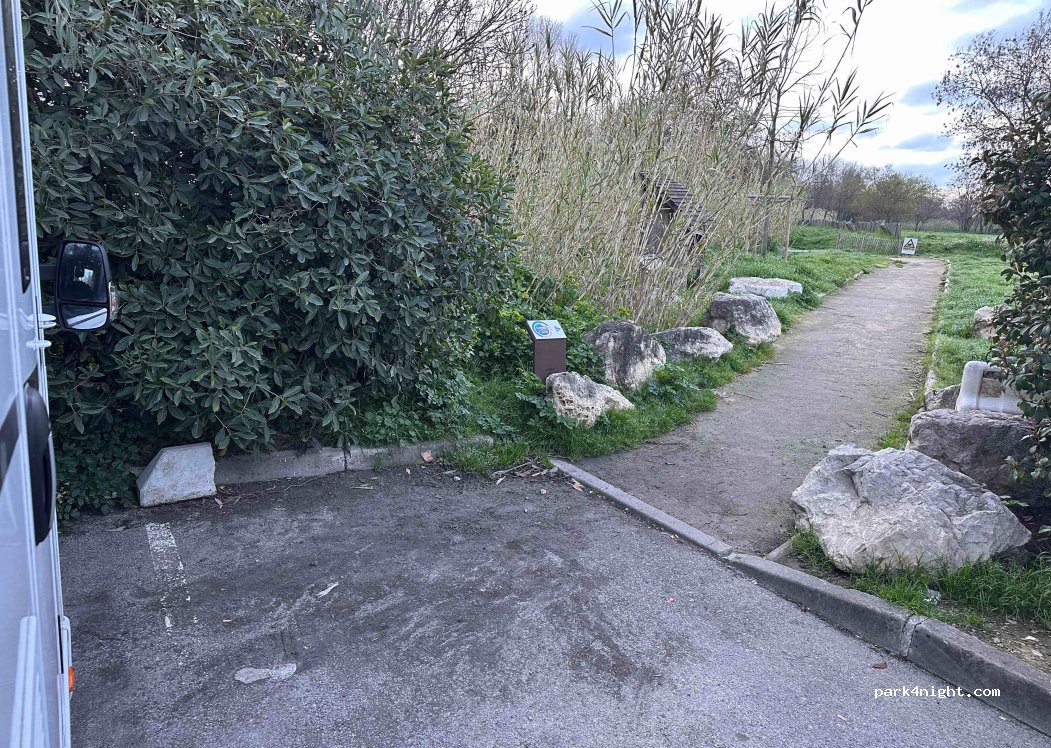 (06210) Mandelieu-la-Napoule - 1160 Avenue Jean Mermoz — foto 3