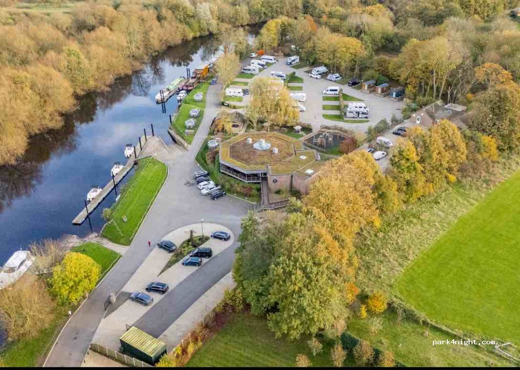 The Riverfront York — foto