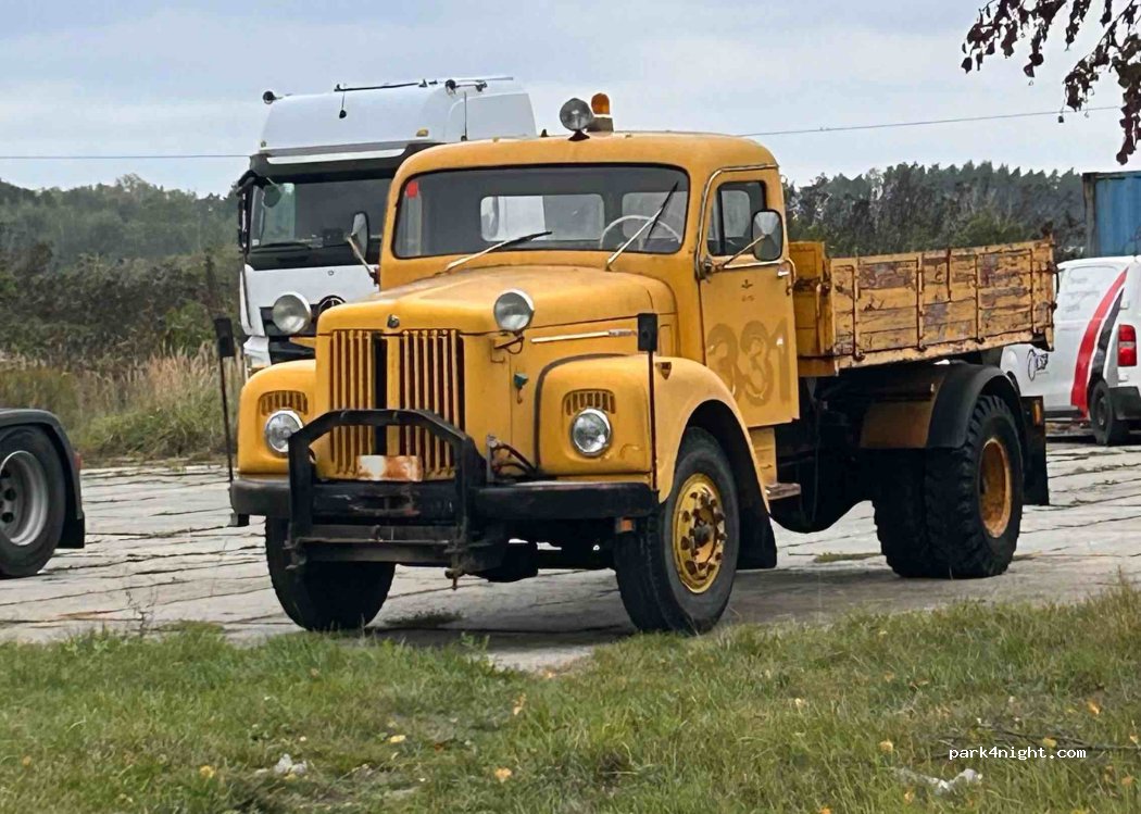 (05-830) Kajetany - 48 Klonowa — foto