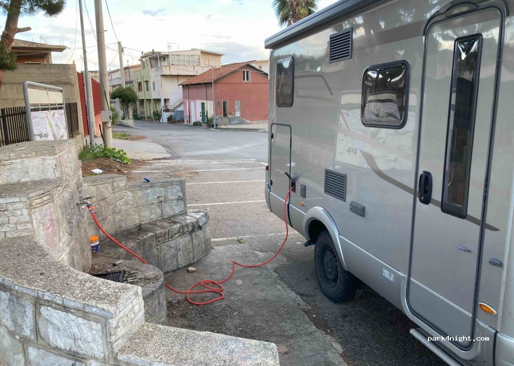 (89065) Lazzaro - 16 Via Maurizio Gucci — foto