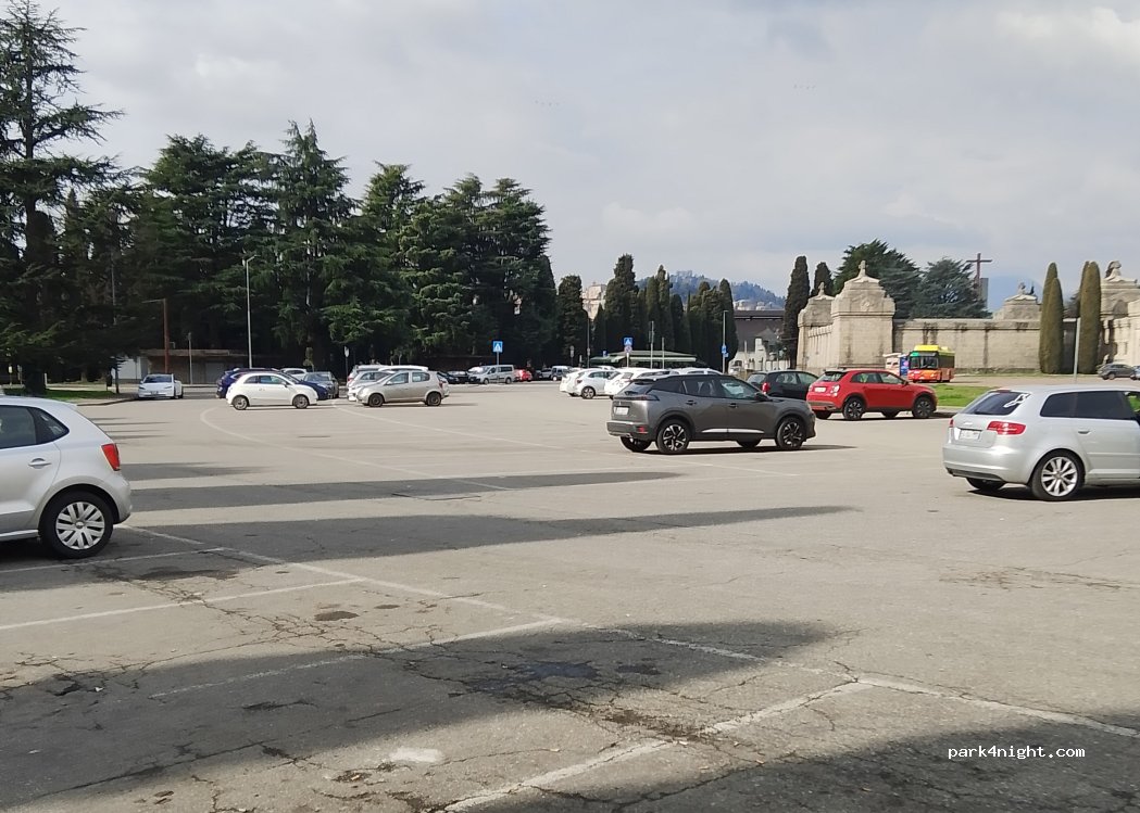 (24125) Bergamo - 21 Piazzale Del Cimitero — foto