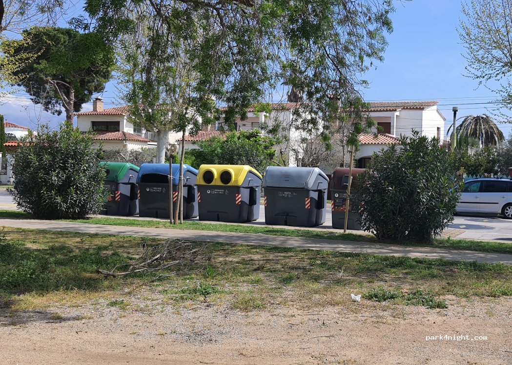 (17487) Empuriabrava - 33B Carrer Sant Maurici — foto