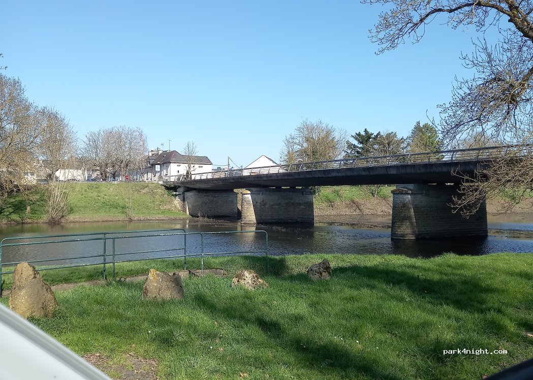 (37500) Chinon - 30 Rue de la Digue Faubourg Saint-Jacques — foto