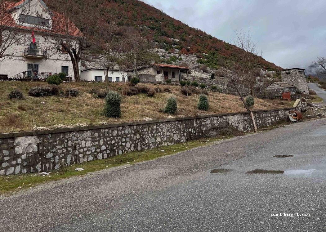 () Bzhetë - Unnamed road — foto