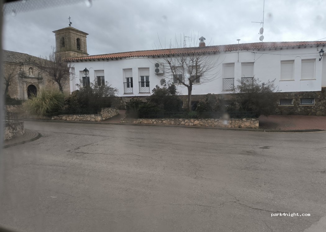 (16440) Montalbo - 6 Glorieta Iglesia — foto
