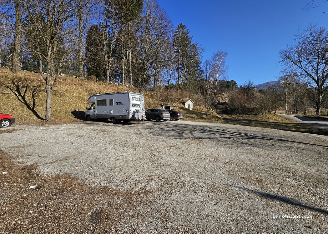 (038 42) Ďanová - Unnamed Road — foto