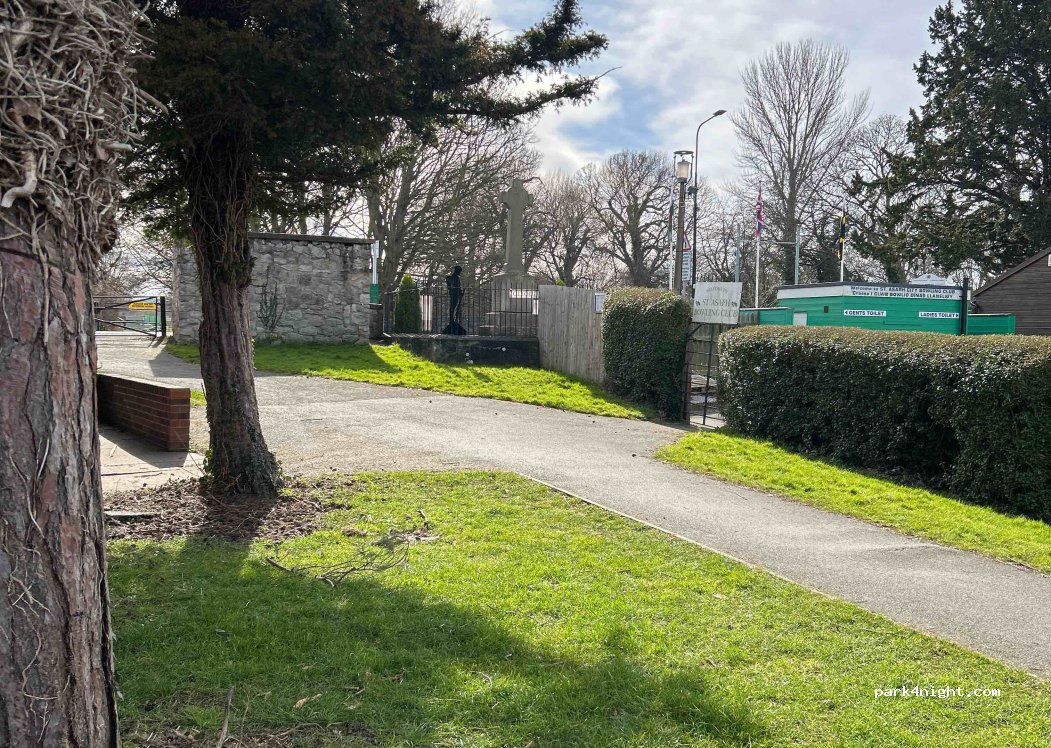 (LL17 0SG) Saint Asaph - High Street — foto