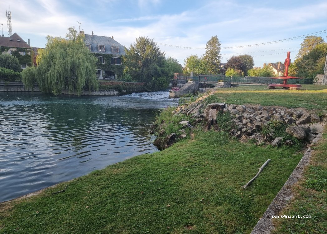 (10380) Plancy-l'Abbaye - 1 Rue du Château — foto 2
