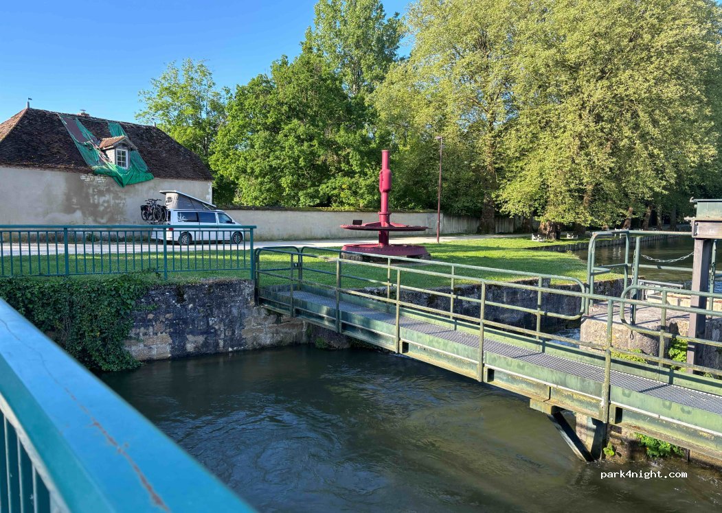 (10380) Plancy-l'Abbaye - 1 Rue du Château — foto 4
