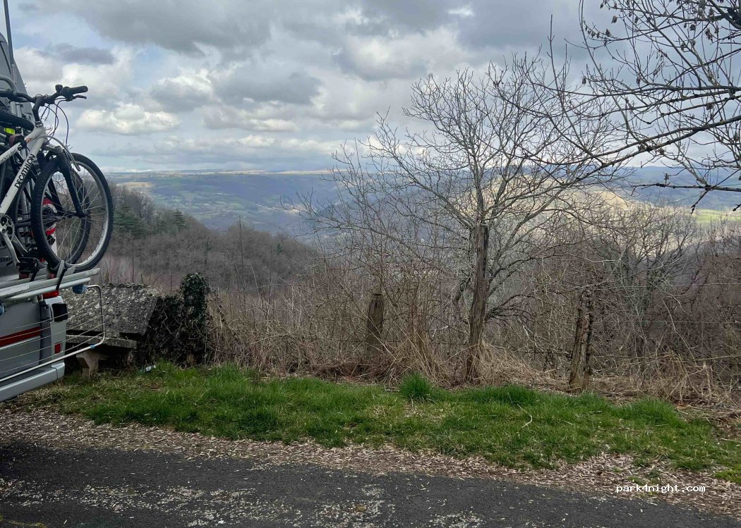 (12500) Lassouts - 210 Coupiac — foto