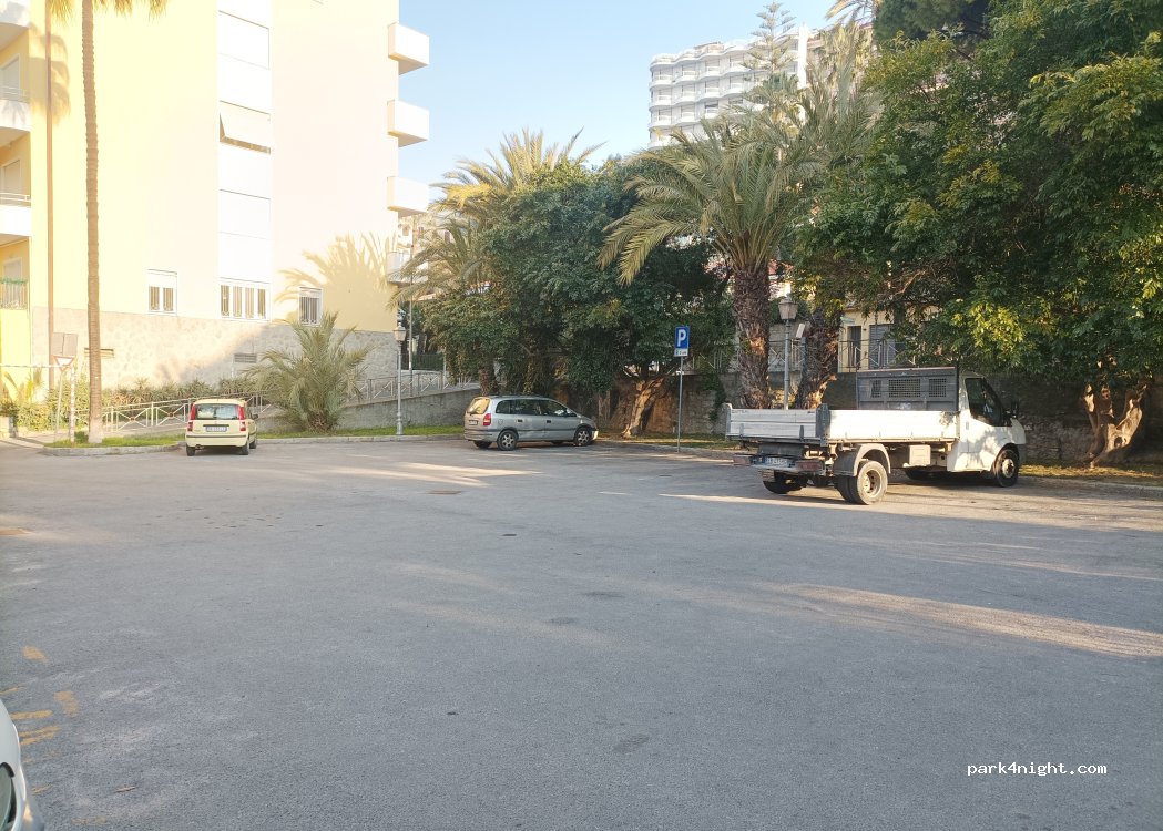 (18012) Bordighera - 1 Via Nino Lamboglia — foto