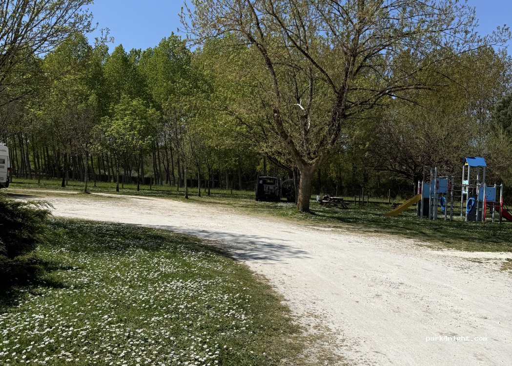 (17150) Saint-Bonnet-sur-Gironde - 23 Le Bourg — foto 3