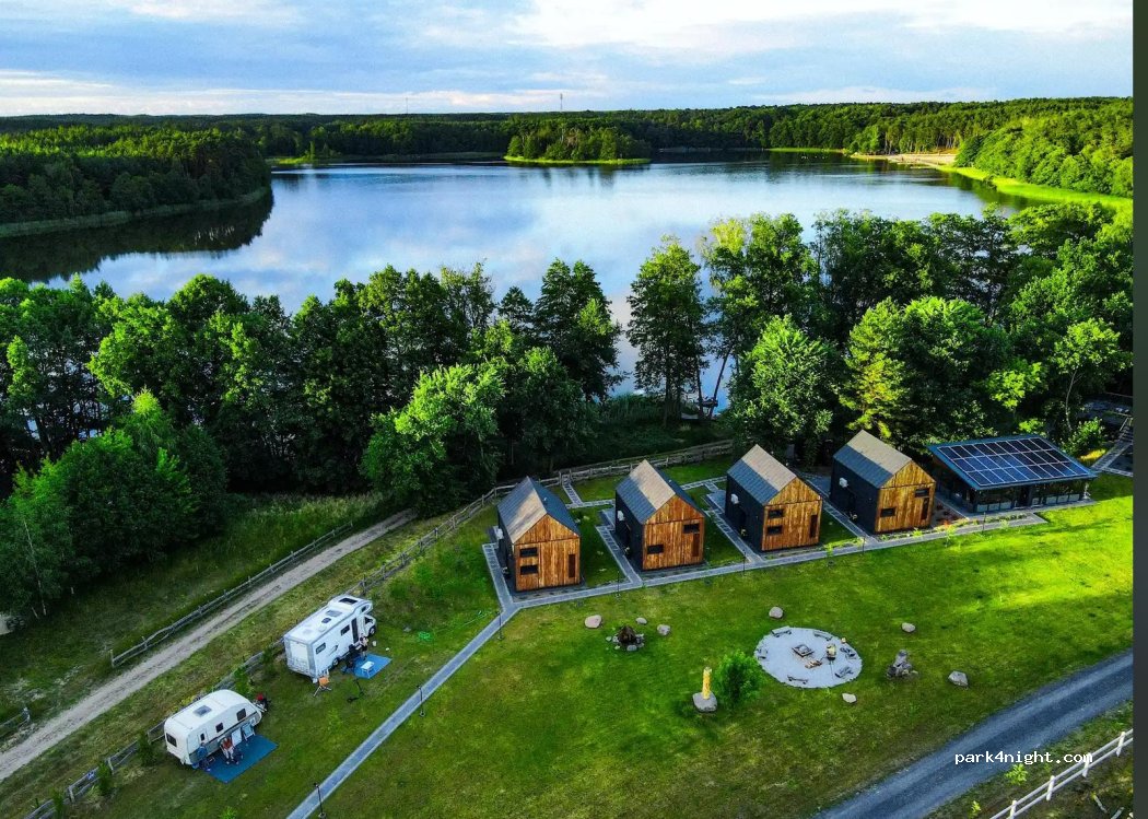 LAKE CHILL Camping - domki całoroczne nad jeziorem — foto