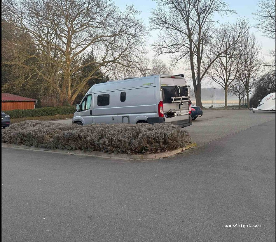 (31867) Lauenau - 11 Am Rundteil — foto