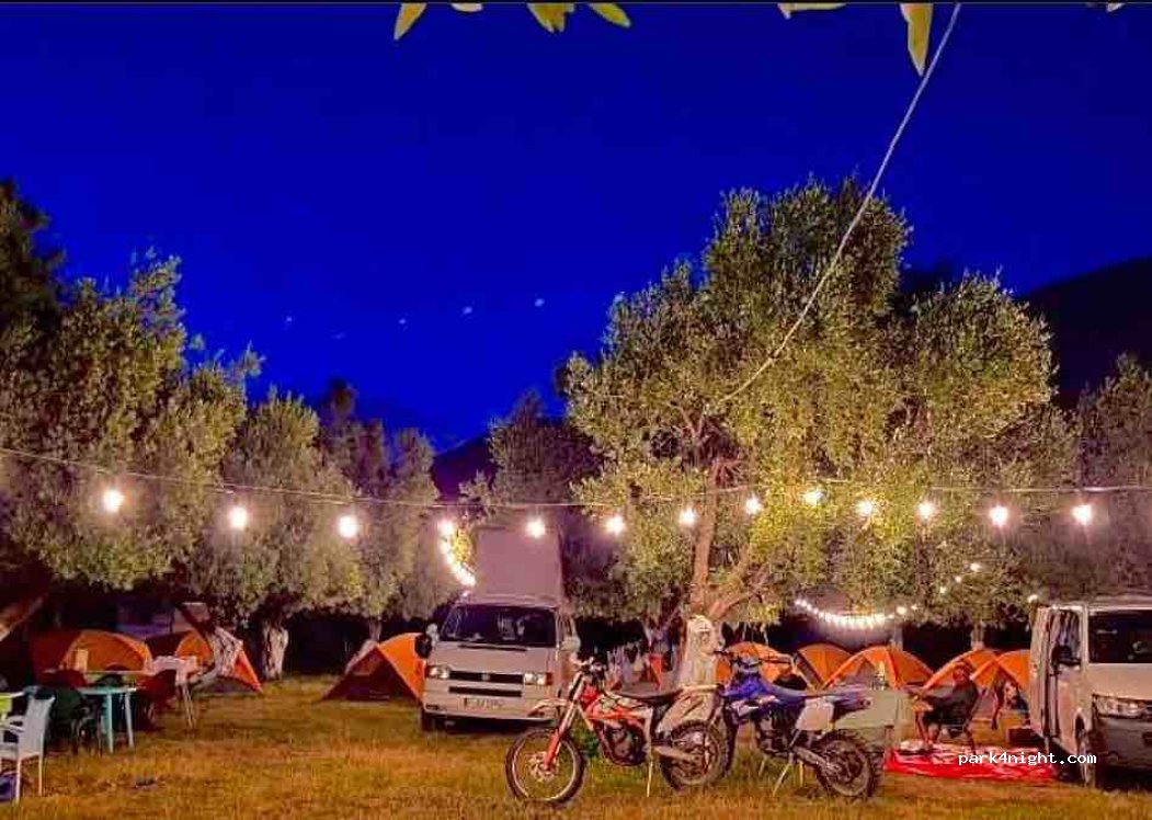 Waveside camping Albania — foto