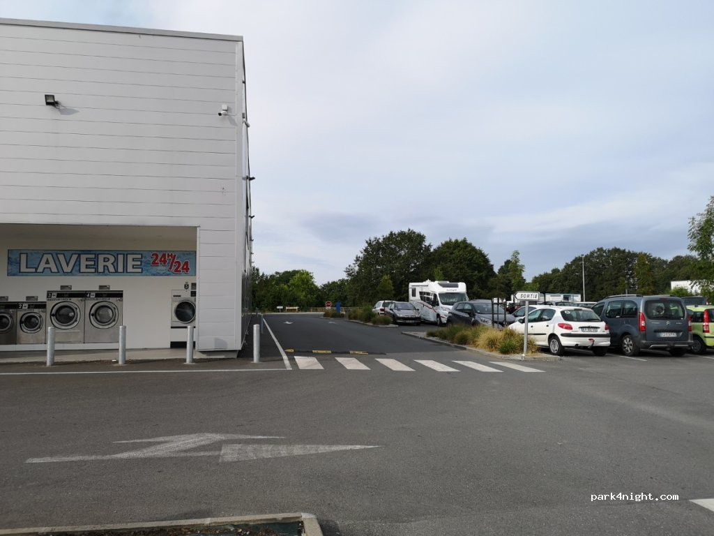 (16500) Confolens - 2003 Rue de l'Ouillette — foto 3