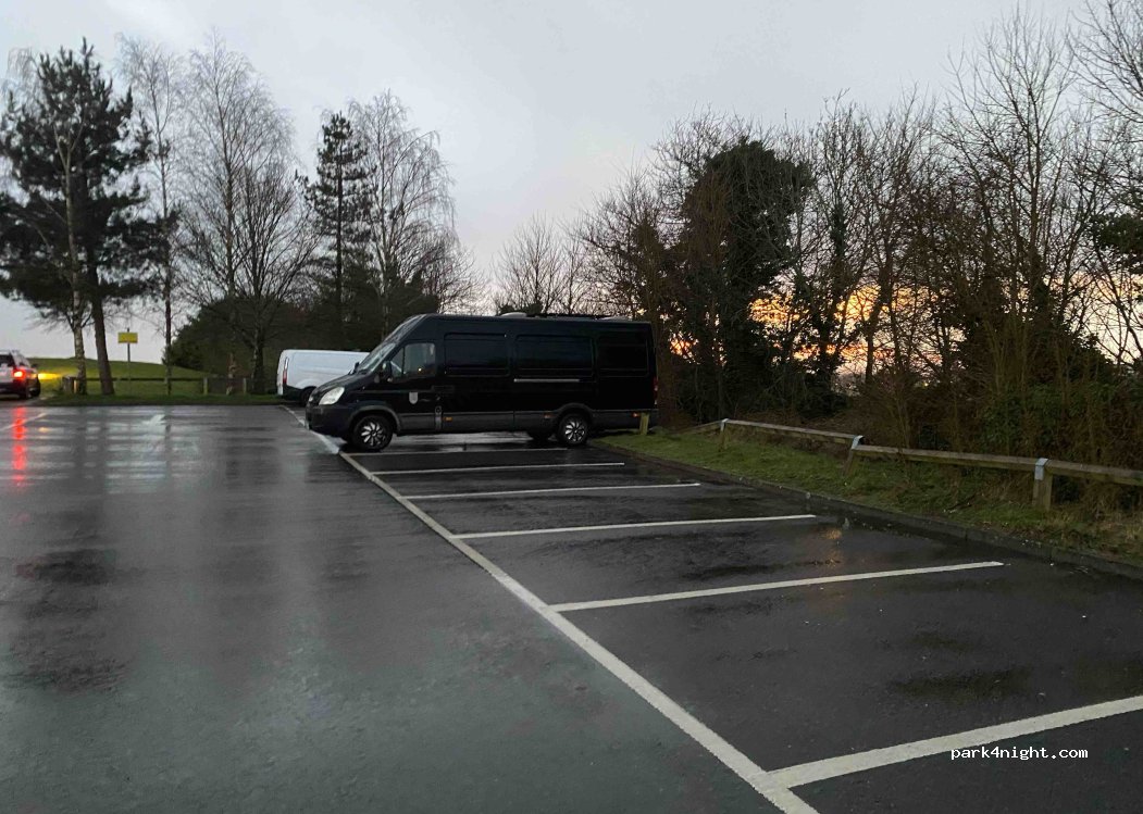 (KT18 5PR) Epsom - 2 Royal Drive — foto 2