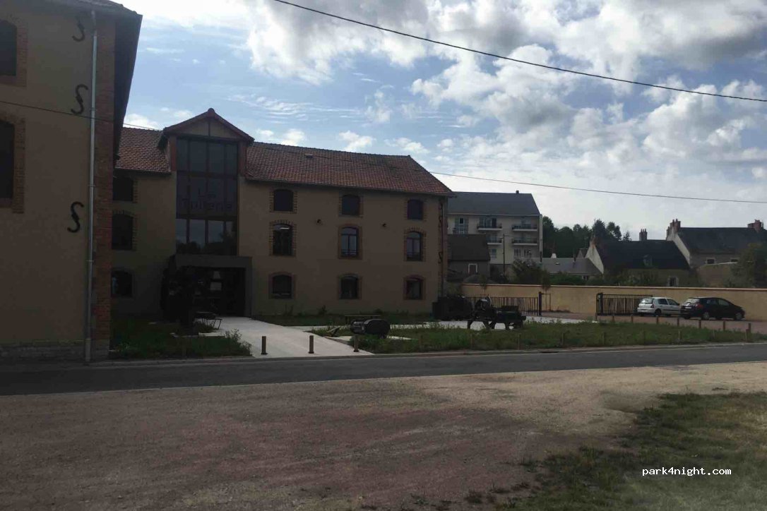 (18150) La Guerche-sur-l'Aubois - 8 Rue du Lieutenant Petit — foto 2