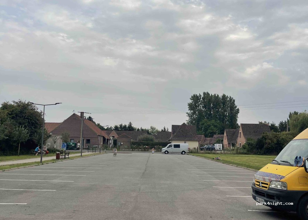 (62129) Thérouanne - 4 Place de l'Église — foto 3