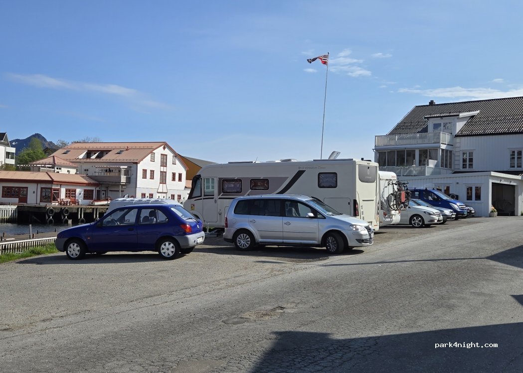(8310) Kabelvåg - 9 Kaiveien — foto