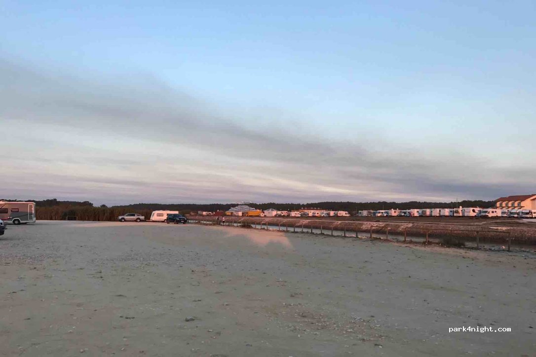 (2430-696) Vieira de Leiria - 9 Avenida Marginal — foto