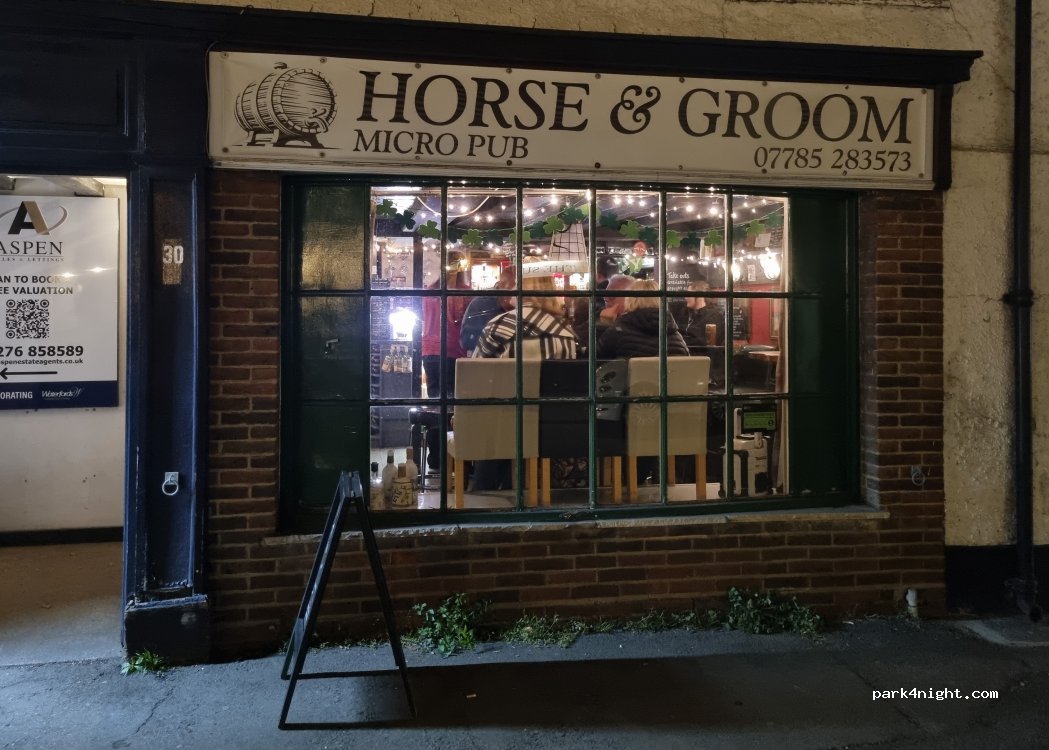 (GU24 8AA) Chobham - 34B High Street — foto