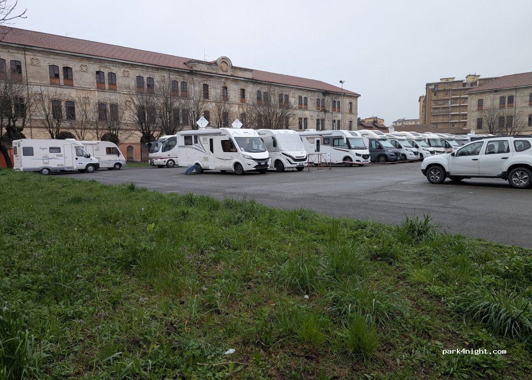 (15067) Novi Ligure - Unnamed road — foto