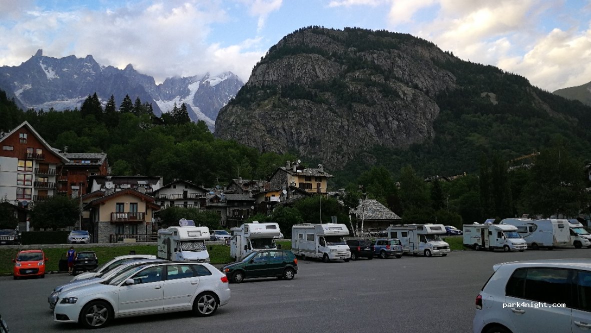 (11013) Courmayeur - 4 Via dello Stadio — foto