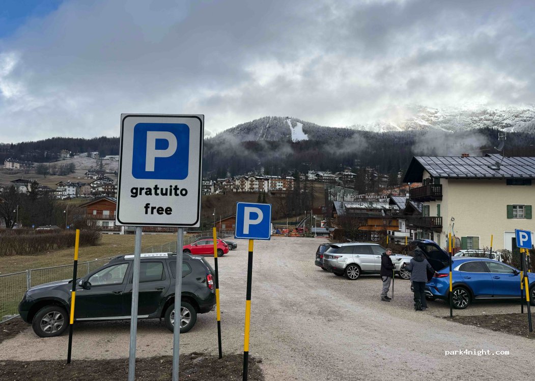 (32043) Cortina d'Ampezzo - 19 Via dello Stadio — foto