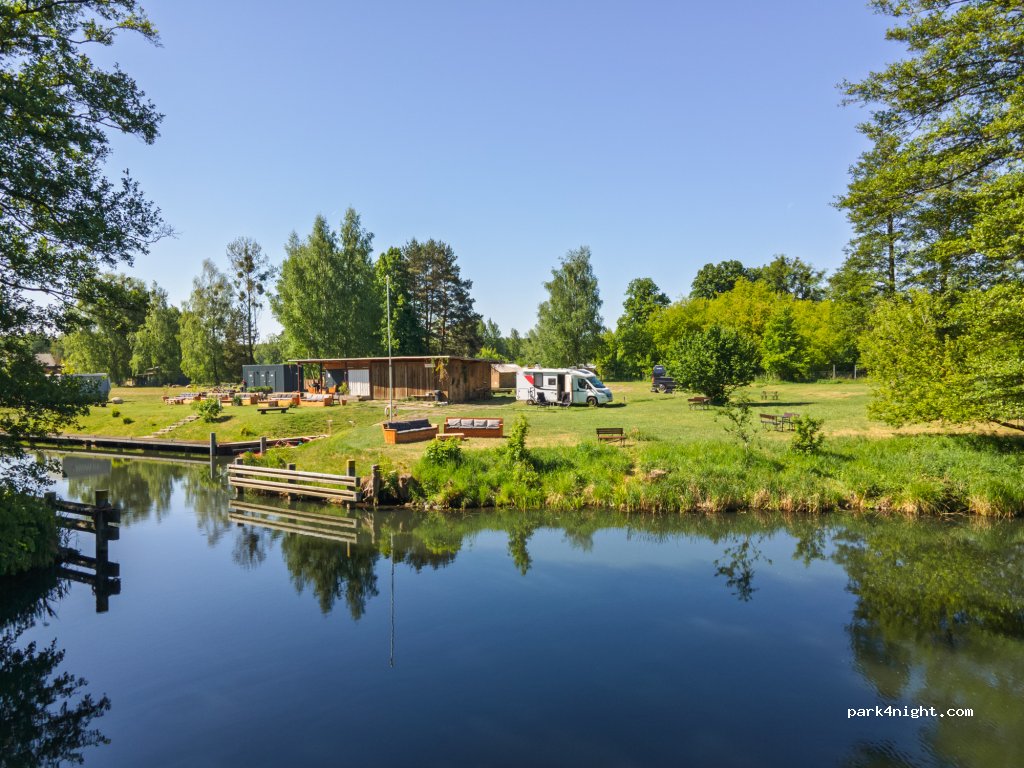 Wohnmobilhafen am Finowkanal — foto