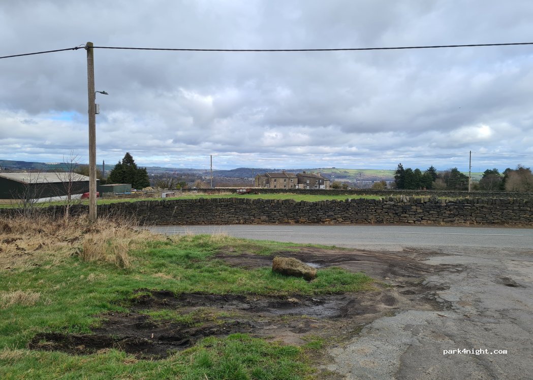 (HX4 8PT) Norland - Clough Rd — foto