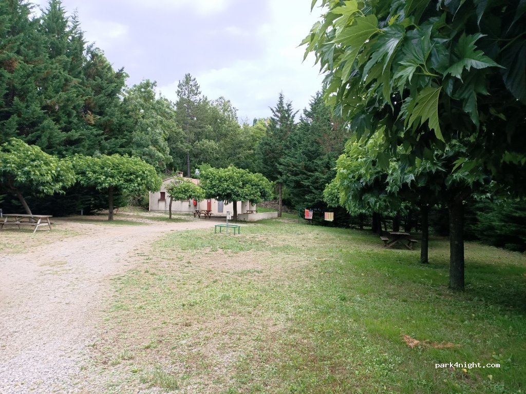 Aire de camping-cars Montdardier — foto 2