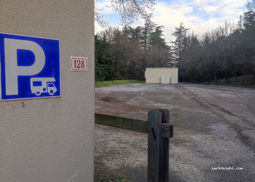 Aire de camping-cars Montdardier — foto 4