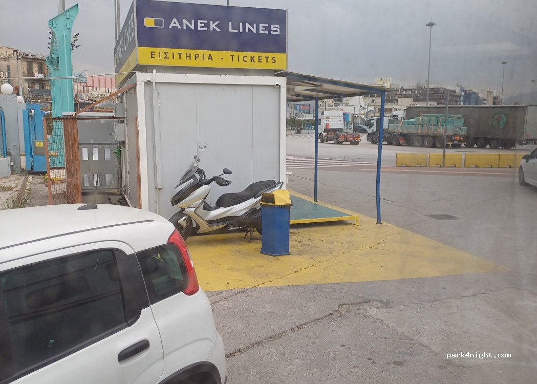 (185 45) Pireas - 13 Akti Ietionia — foto