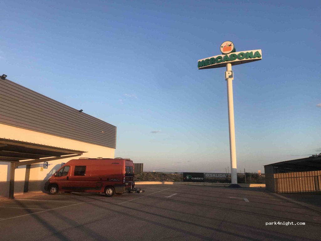 (04621) Vera - 2 Avenida Medina Azahara — foto