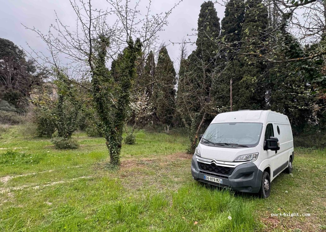 (84160) Cucuron - Chemin de l'Hermitage — foto 3