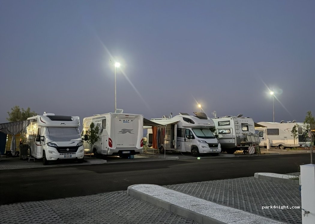 Sosta camper Atlantic Beach — foto 2
