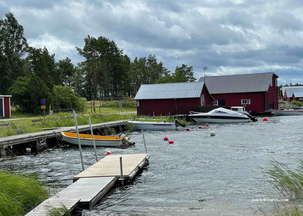 (819 64) Hållnäs - 404 SLADA HAMN — foto