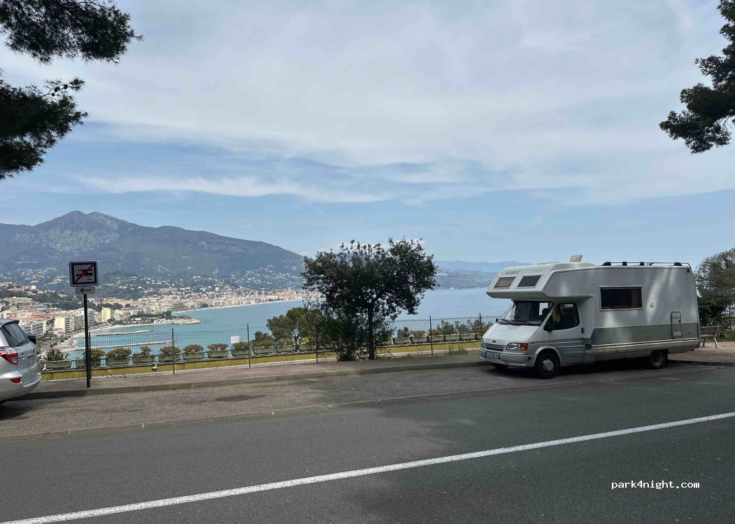 (06190) Roquebrune-Cap-Martin - 9 Avenue Sylvio de Monléon — foto