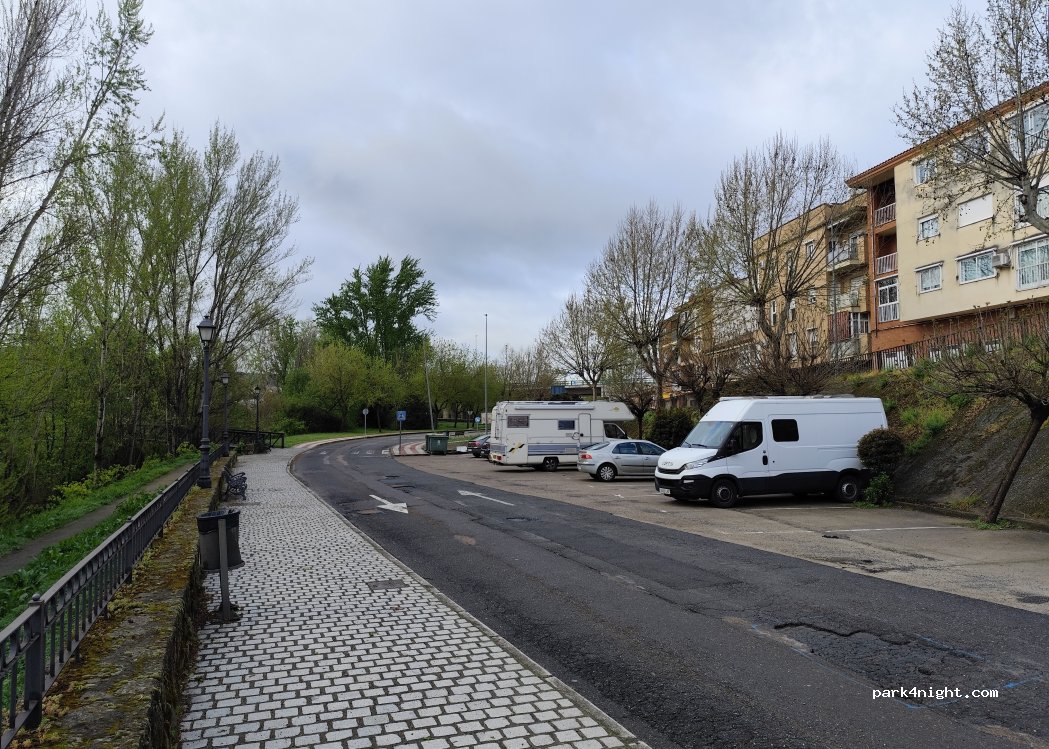 (10600) Plasencia - 5 Avenida de España — foto 2