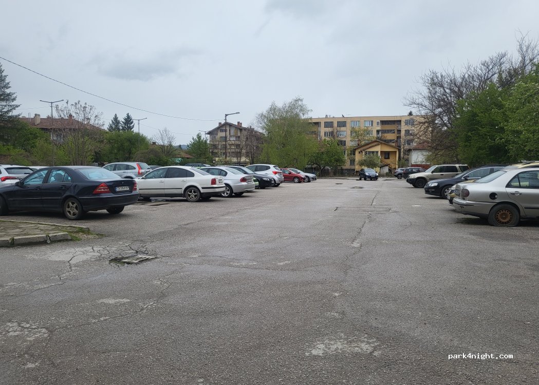 (2140) Botevgrad - 41 улица „Патриарх Евтимий“ — foto